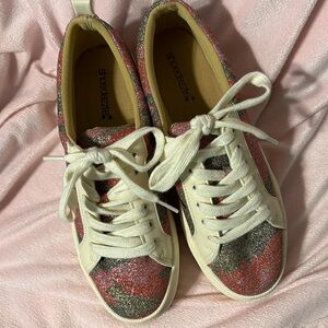 Barely worn platform sneaker